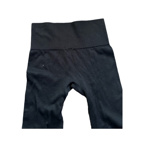 High-Rise Ribbed Black Leggings - Picture 2 of 3